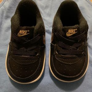 Infant nikes size 2c